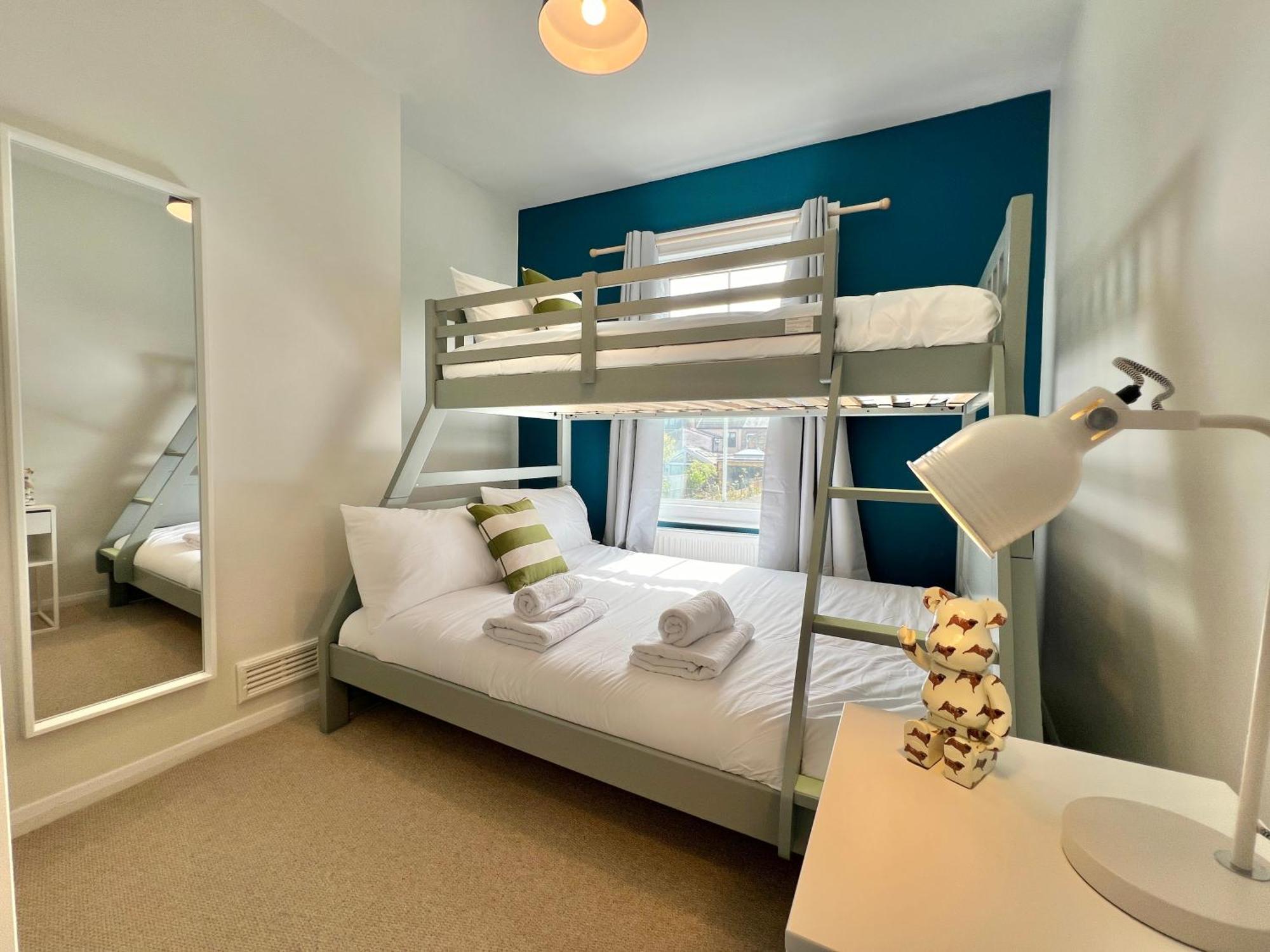 Charming Central Windsor 2 Bed Cottage Free Residents Parking And Private Garden Legoland Ascot Windsor Castle Thorpe Park Heathrow Airport Luaran gambar