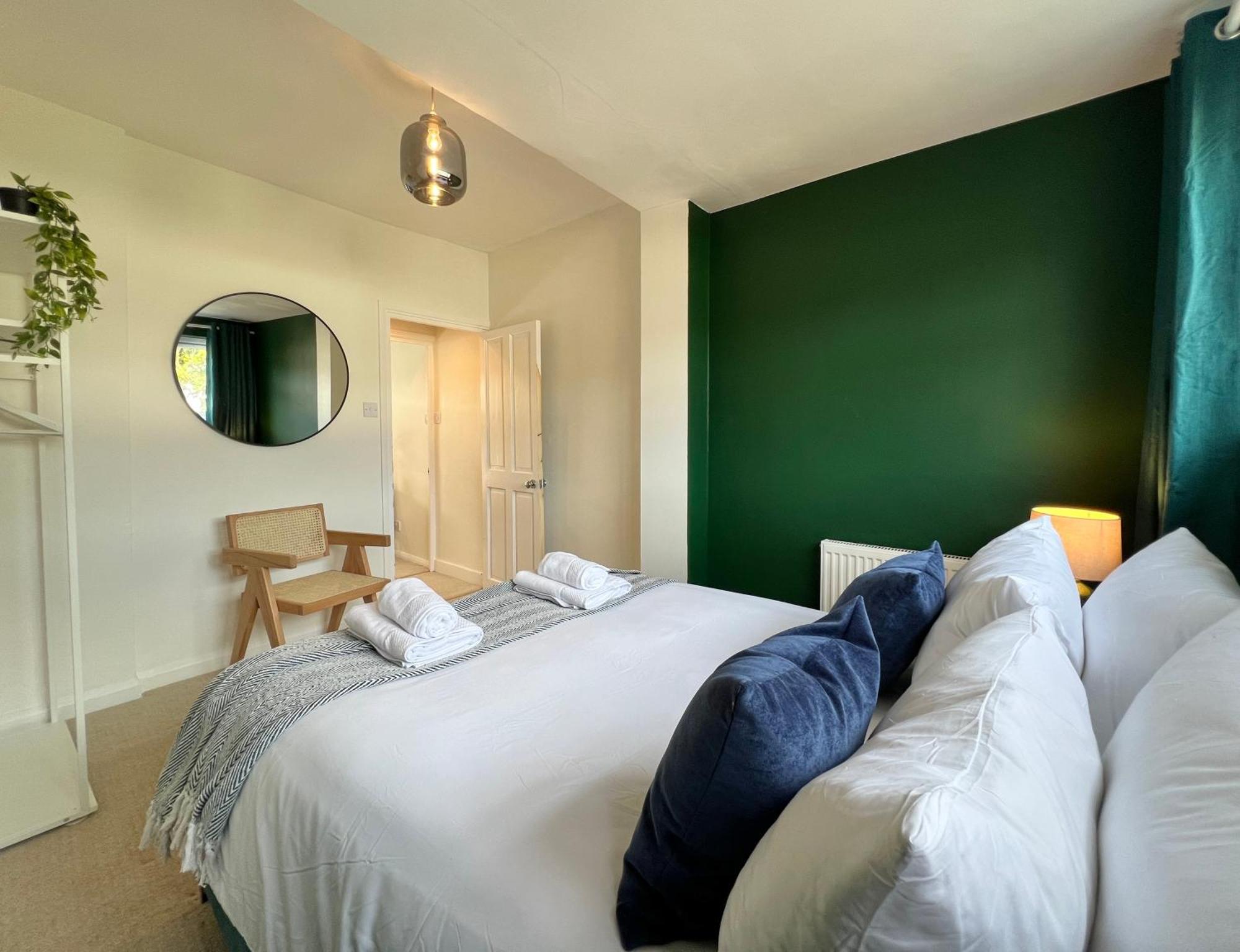 Charming Central Windsor 2 Bed Cottage Free Residents Parking And Private Garden Legoland Ascot Windsor Castle Thorpe Park Heathrow Airport Luaran gambar