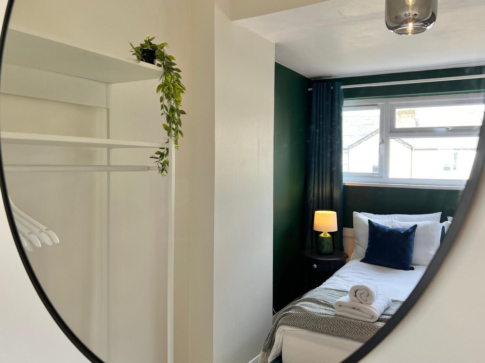 Charming Central Windsor 2 Bed Cottage Free Residents Parking And Private Garden Legoland Ascot Windsor Castle Thorpe Park Heathrow Airport Luaran gambar