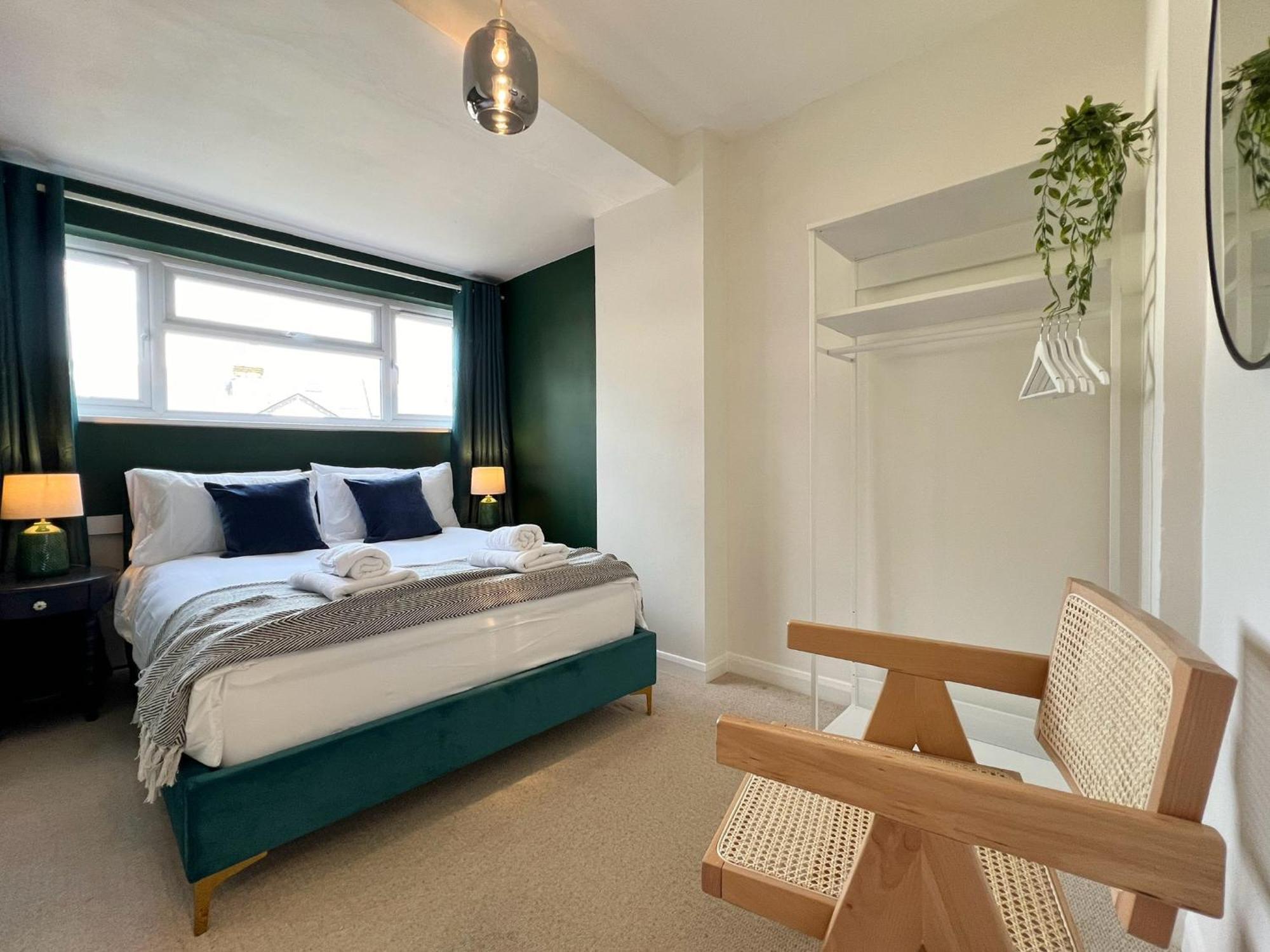 Charming Central Windsor 2 Bed Cottage Free Residents Parking And Private Garden Legoland Ascot Windsor Castle Thorpe Park Heathrow Airport Luaran gambar