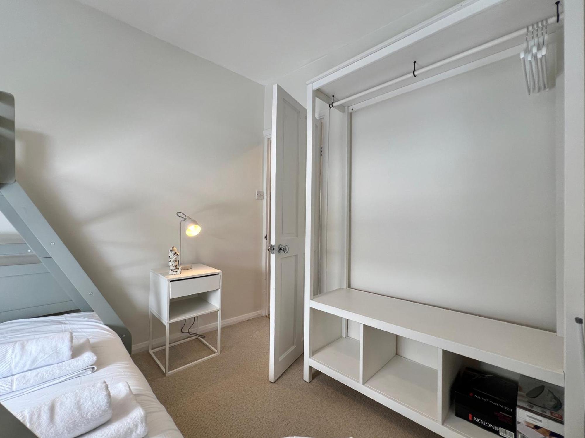 Charming Central Windsor 2 Bed Cottage Free Residents Parking And Private Garden Legoland Ascot Windsor Castle Thorpe Park Heathrow Airport Luaran gambar