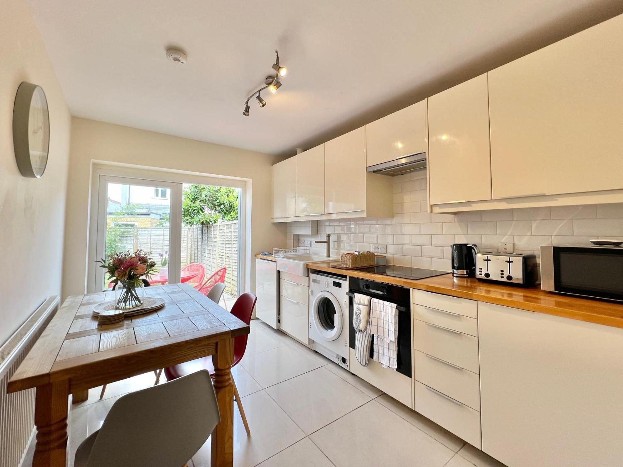 Charming Central Windsor 2 Bed Cottage Free Residents Parking And Private Garden Legoland Ascot Windsor Castle Thorpe Park Heathrow Airport Luaran gambar